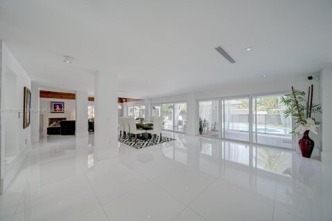 House in Doral, Florida 4 bedrooms, 306.02 sq.m. № 956151 - photo 4