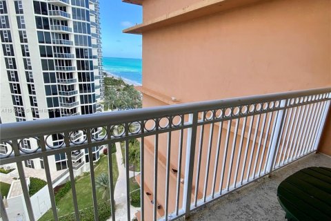 Studio in the Condo in Sunny Isles Beach, Florida  № 956148 - photo 11