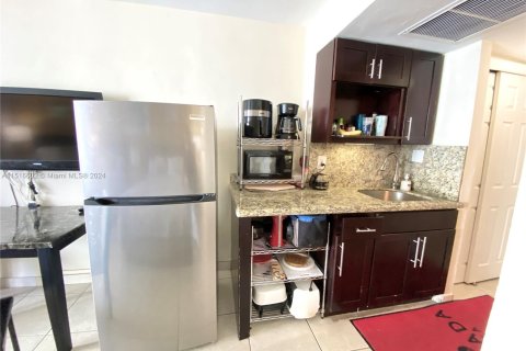 Studio in the Condo in Sunny Isles Beach, Florida  № 956148 - photo 4