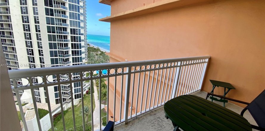 Studio à Condo à Sunny Isles Beach, Floride  № 956148