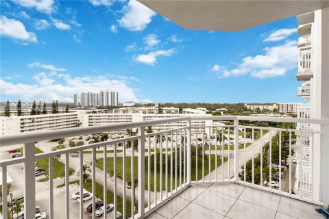 Condo in Aventura, Florida, 1 bedroom  № 1362787 - photo 2