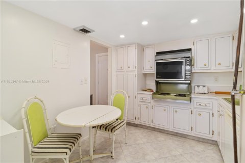 Condo in Aventura, Florida, 1 bedroom  № 1362787 - photo 14