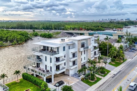 Condo in Hollywood, Florida, 3 bedrooms  № 1364092 - photo 13