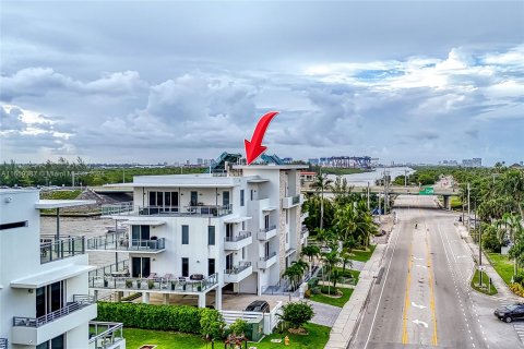 Condo in Hollywood, Florida, 3 bedrooms  № 1364092 - photo 12