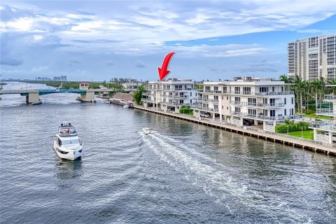 Condo in Hollywood, Florida, 3 bedrooms  № 1364092 - photo 19