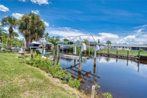 House in Port Charlotte, Florida 3 bedrooms, 147.53 sq.m. № 1286024 - photo 30