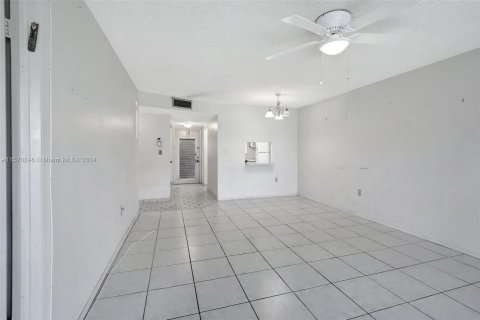 Купить кондоминиум в Санрайз, Флорида 2 спальни, 78.97м2, № 1120706 - фото 24