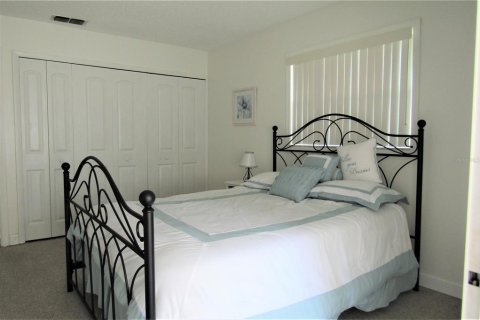 Condo in New Port Richey, Florida, 2 bedrooms  № 1307312 - photo 14