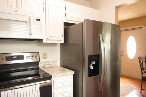 Condo in New Port Richey, Florida, 2 bedrooms  № 1307312 - photo 5