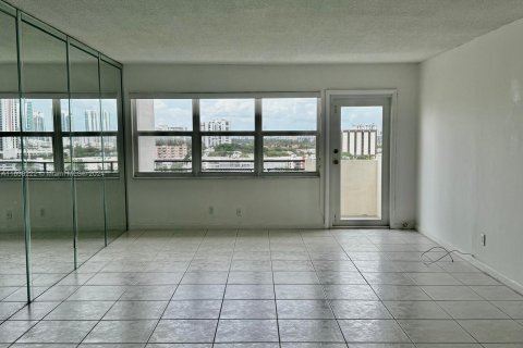 Copropriété à vendre à Hallandale Beach, Floride: 2 chambres, 111.48 m2 № 1310531 - photo 4