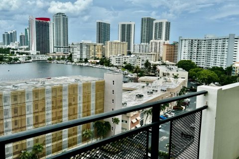 Copropriété à vendre à Hallandale Beach, Floride: 2 chambres, 111.48 m2 № 1310531 - photo 16