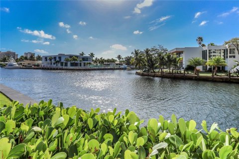 Copropriété à vendre à Hallandale Beach, Floride: 2 chambres, 111.48 m2 № 1310531 - photo 29