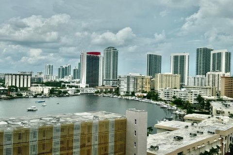 Condominio en venta en Hallandale Beach, Florida, 2 dormitorios, 111.48 m2 № 1310531 - foto 13