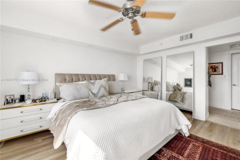 Condo in Miami Beach, Florida, 3 bedrooms  № 1367029 - photo 15