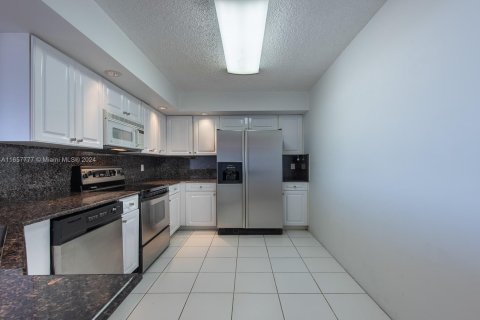 Condo in Miami Beach, Florida, 3 bedrooms  № 1367029 - photo 13