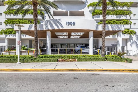 Condo in Miami Beach, Florida, 3 bedrooms  № 1367029 - photo 30