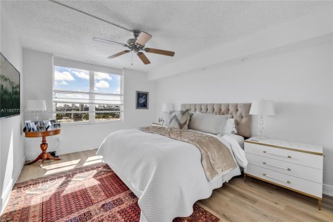 Condo in Miami Beach, Florida, 3 bedrooms  № 1367029 - photo 14