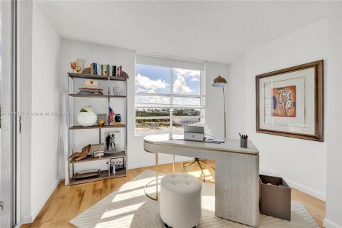 Condo in Miami Beach, Florida, 3 bedrooms  № 1367029 - photo 26