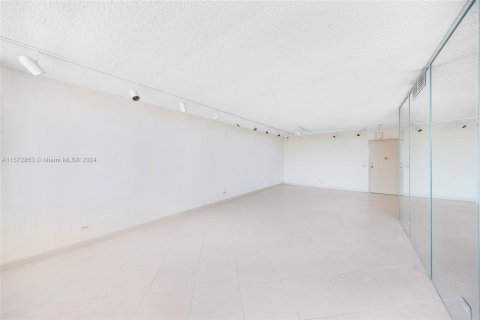 Condo in Sunny Isles Beach, Florida, 2 bedrooms  № 1367005 - photo 11