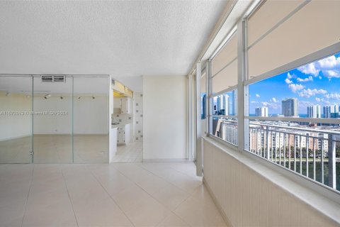 Condo in Sunny Isles Beach, Florida, 2 bedrooms  № 1367005 - photo 15