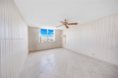 Condo in Sunny Isles Beach, Florida, 2 bedrooms  № 1367005 - photo 27