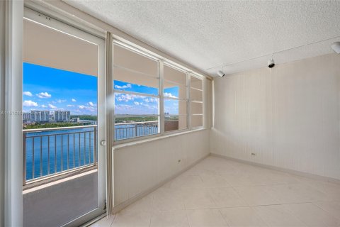 Condo in Sunny Isles Beach, Florida, 2 bedrooms  № 1367005 - photo 9