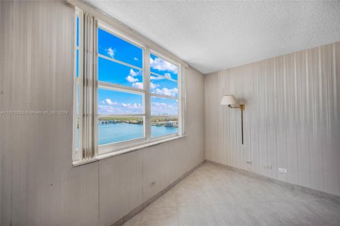 Condo in Sunny Isles Beach, Florida, 2 bedrooms  № 1367005 - photo 28