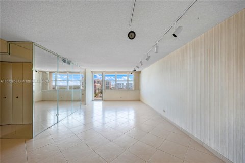 Condo in Sunny Isles Beach, Florida, 2 bedrooms  № 1367005 - photo 5