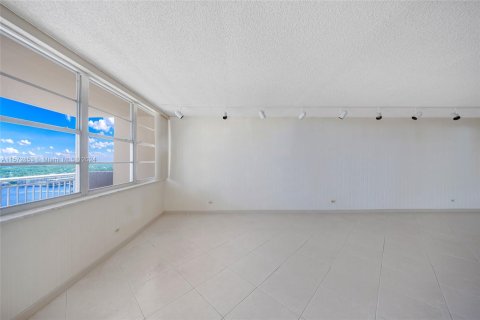 Condo in Sunny Isles Beach, Florida, 2 bedrooms  № 1367005 - photo 10