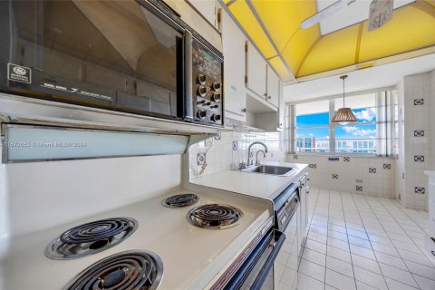 Condo in Sunny Isles Beach, Florida, 2 bedrooms  № 1367005 - photo 20