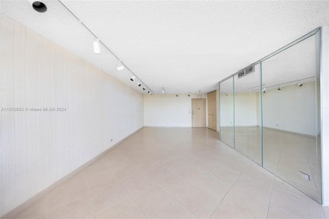 Condo in Sunny Isles Beach, Florida, 2 bedrooms  № 1367005 - photo 12