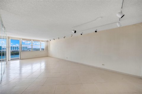 Condo in Sunny Isles Beach, Florida, 2 bedrooms  № 1367005 - photo 4