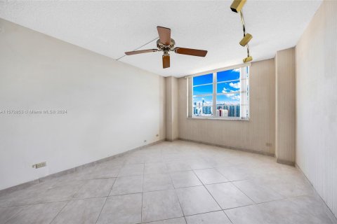 Condo in Sunny Isles Beach, Florida, 2 bedrooms  № 1367005 - photo 21