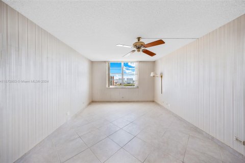 Condo in Sunny Isles Beach, Florida, 2 bedrooms  № 1367005 - photo 26