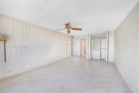 Condo in Sunny Isles Beach, Florida, 2 bedrooms  № 1367005 - photo 29