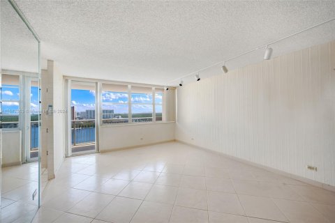 Condo in Sunny Isles Beach, Florida, 2 bedrooms  № 1367005 - photo 8