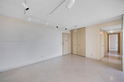 Condo in Sunny Isles Beach, Florida, 2 bedrooms  № 1367005 - photo 7