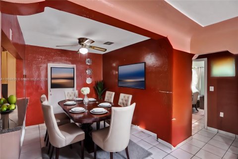 Casa en venta en Miami, Florida, 5 dormitorios, 131.83 m2 № 1367031 - foto 22