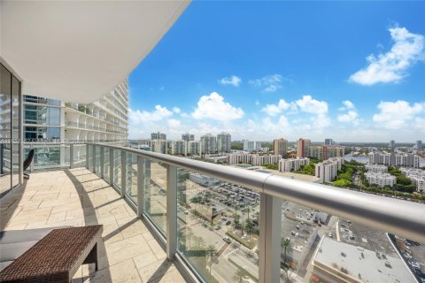 Condominio en venta en Sunny Isles Beach, Florida, 4 dormitorios, 222.41 m2 № 1362287 - foto 4