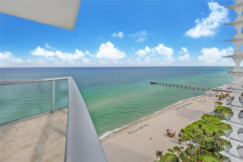 Condo in Sunny Isles Beach, Florida, 4 bedrooms  № 1362287 - photo 17