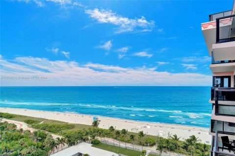 Condo in Miami Beach, Florida, 2 bedrooms  № 1364231 - photo 17