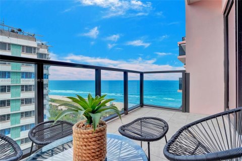 Condo in Miami Beach, Florida, 2 bedrooms  № 1364231 - photo 16