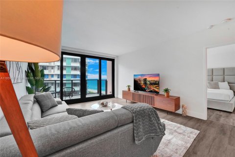 Condo in Miami Beach, Florida, 2 bedrooms  № 1364231 - photo 12