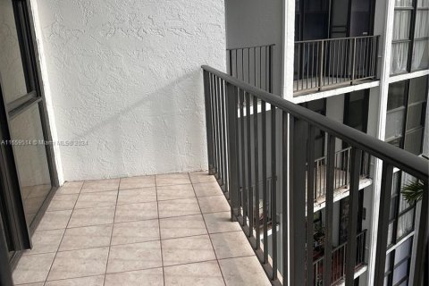 Copropriété à louer à Hallandale Beach, Floride: 2 chambres, 99.87 m2 № 1364233 - photo 24