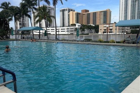 Copropriété à louer à Hallandale Beach, Floride: 2 chambres, 99.87 m2 № 1364233 - photo 1