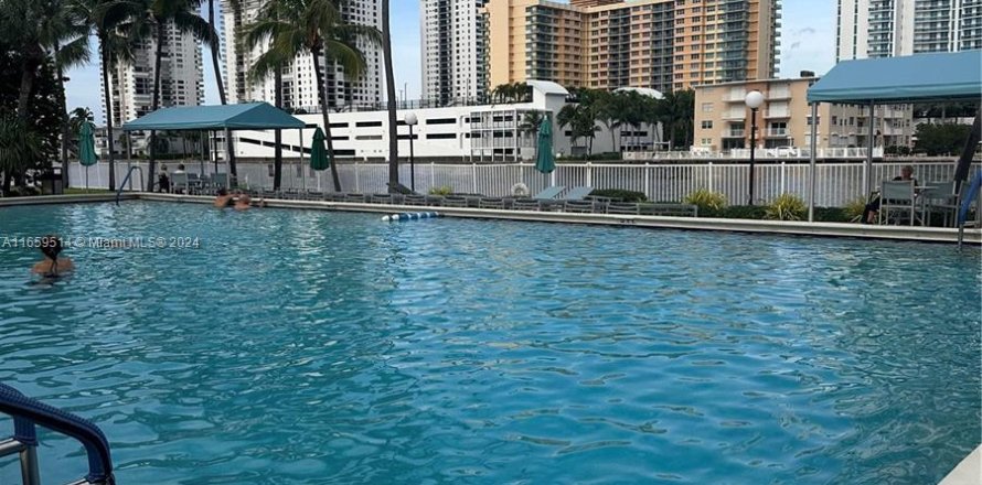 Condo in Hallandale Beach, Florida, 2 bedrooms  № 1364233