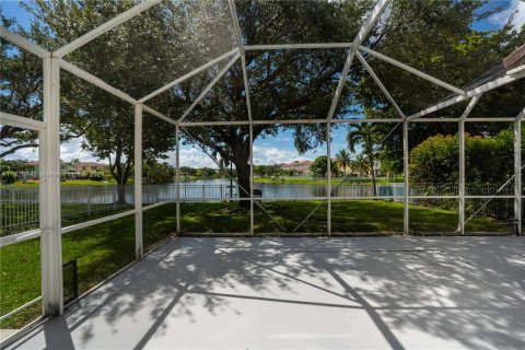 House in Pembroke Pines, Florida 4 bedrooms, 184.13 sq.m. № 1364270 - photo 30