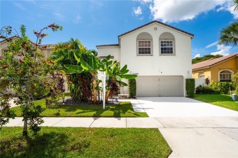 House in Pembroke Pines, Florida 4 bedrooms, 184.13 sq.m. № 1364270 - photo 1