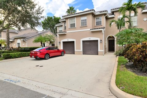 Townhouse in Plantation, Florida 3 bedrooms, 157 sq.m. № 1364197 - photo 4