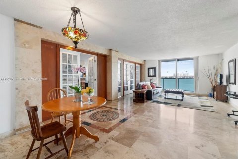 Copropriété à vendre à North Miami Beach, Floride: 2 chambres, 109.44 m2 № 1364271 - photo 13